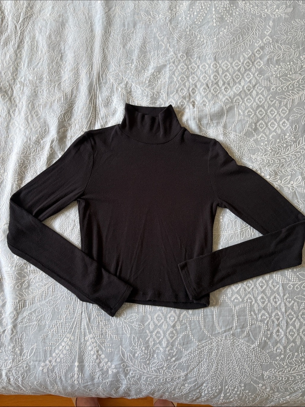 Wilfred Black Turtleneck Long Sleeve Crop Top- size S
